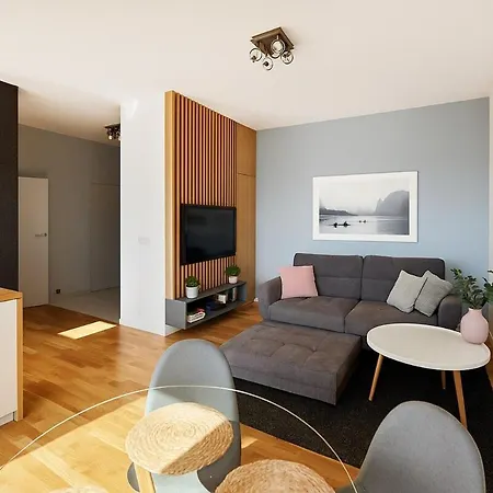 Διαμέρισμα Mini Penthouse With View In Lodz! Free Parking Λοτζ
