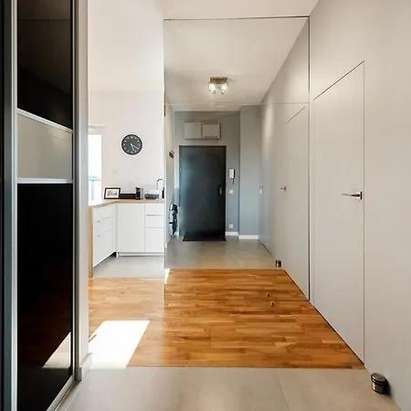 Διαμέρισμα Mini Penthouse With View In Lodz! Free Parking Λοτζ
