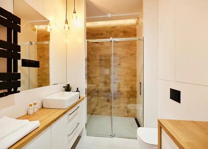 Mini Penthouse With View In Lodz! Free Parking شقة *