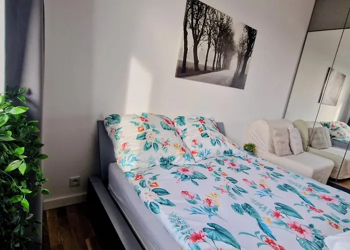 Mini Penthouse With View In Lodz! Free Parking شقة